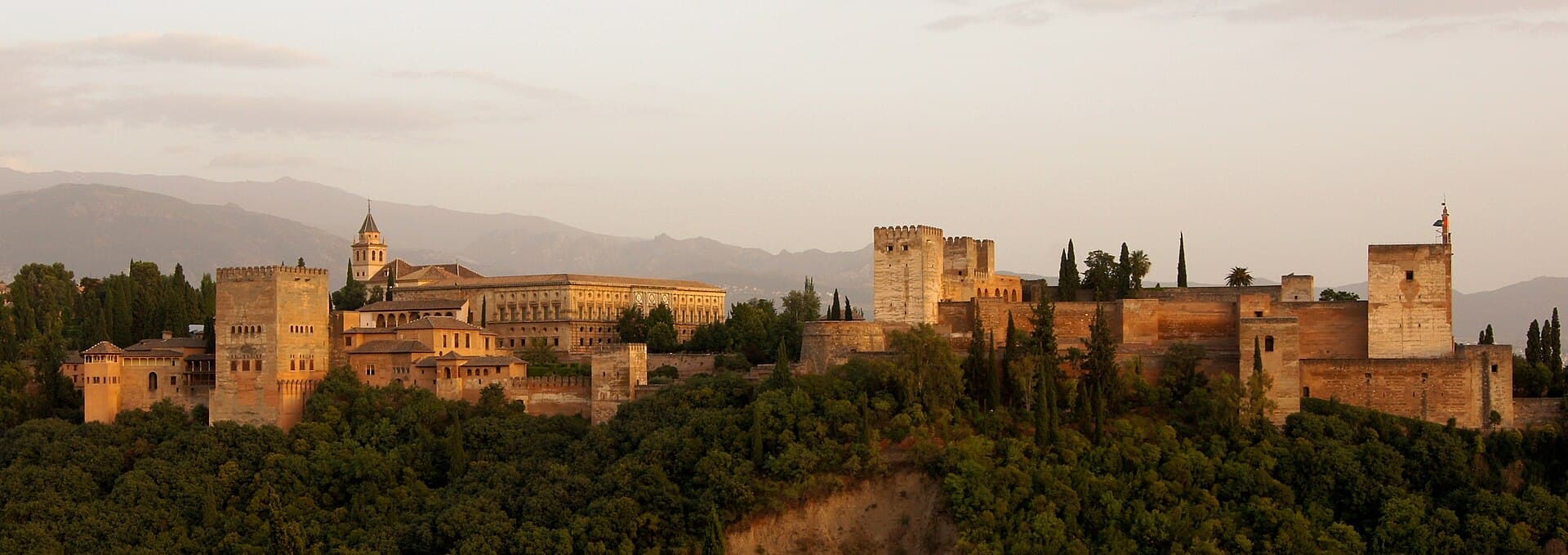Alhambra Granada: How Locals Plan a Stress-Free Visit