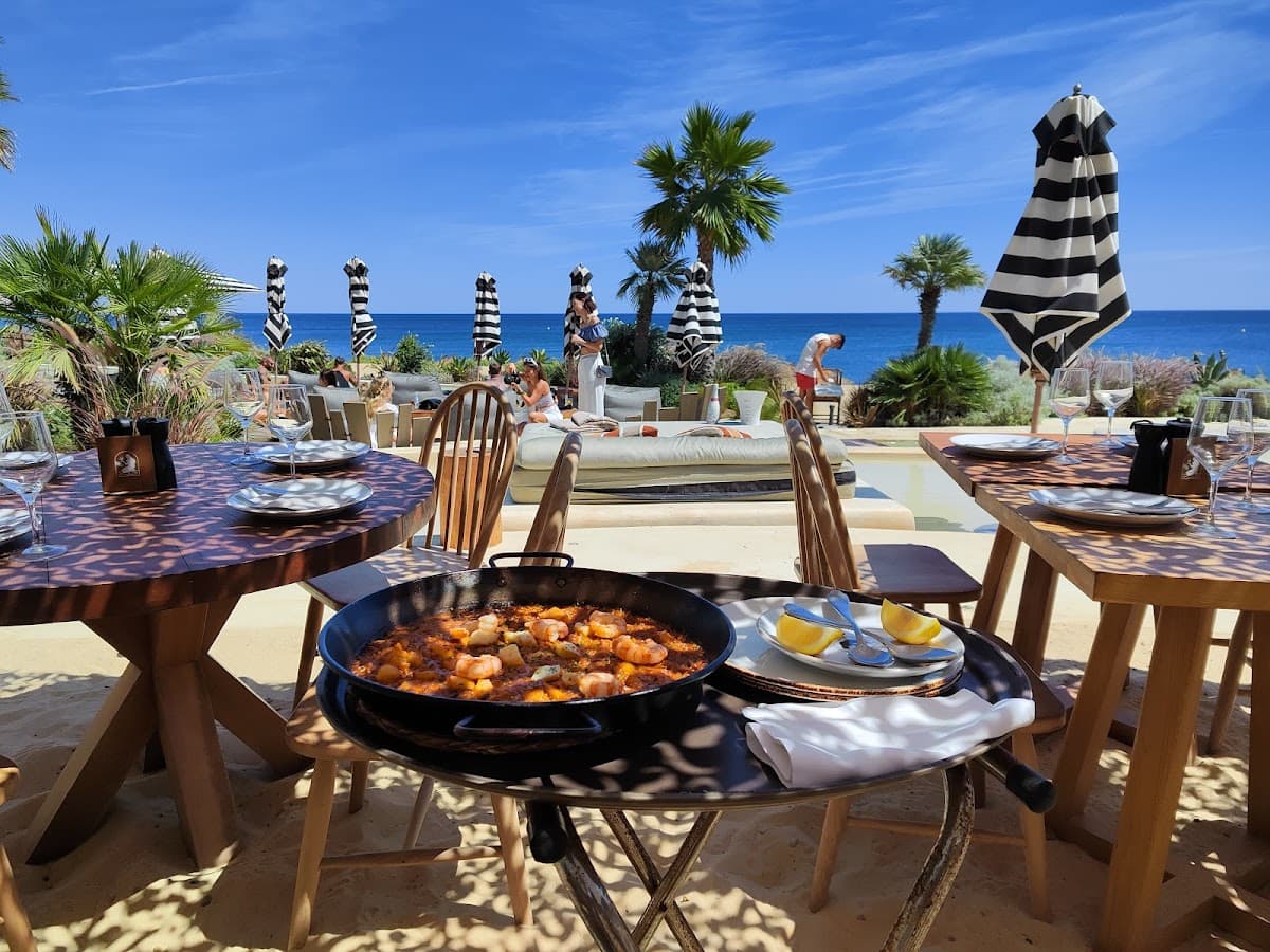 Nido: Beach club & restaurant