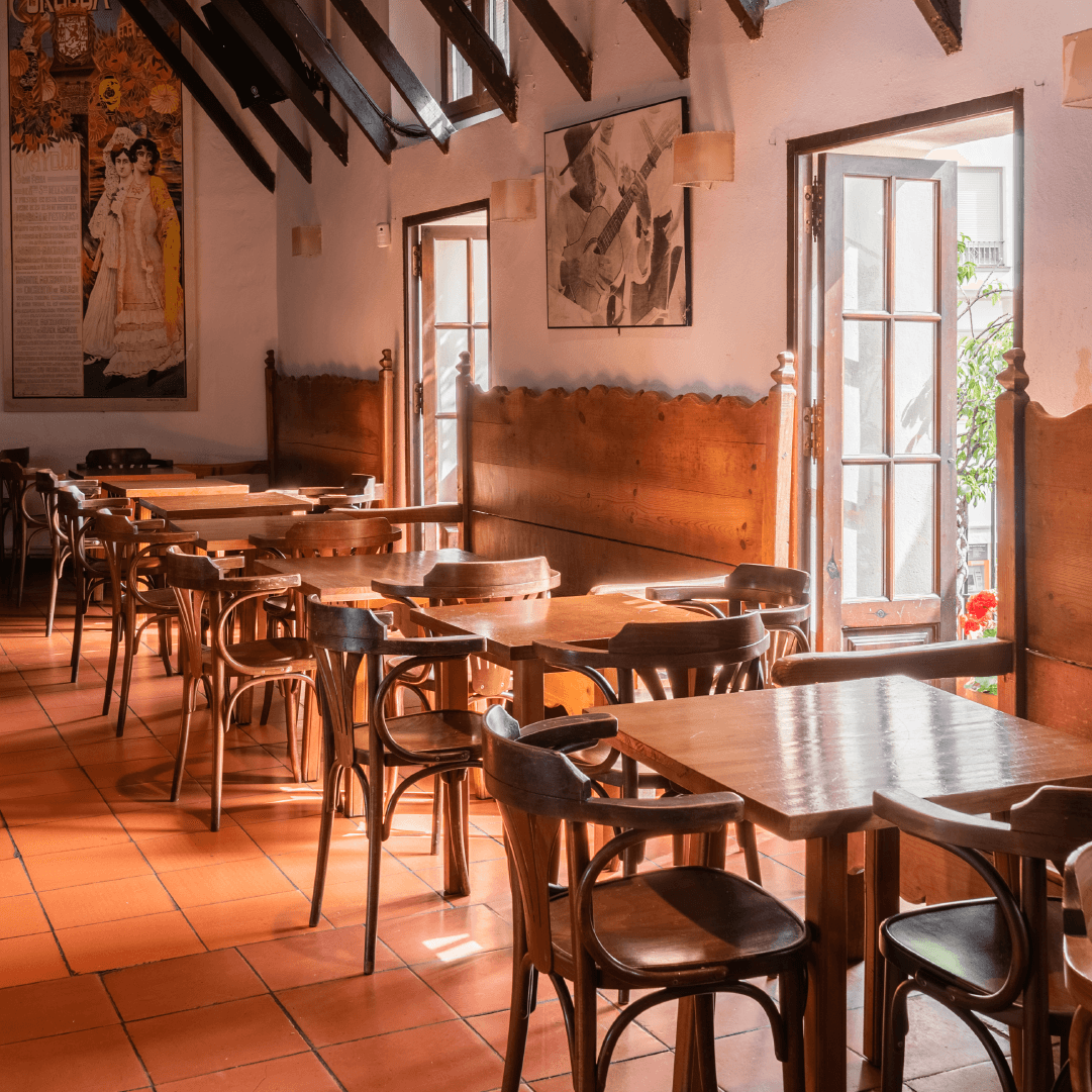 Bodega El Pimpi Málaga: the historic bodega restaurant + booking