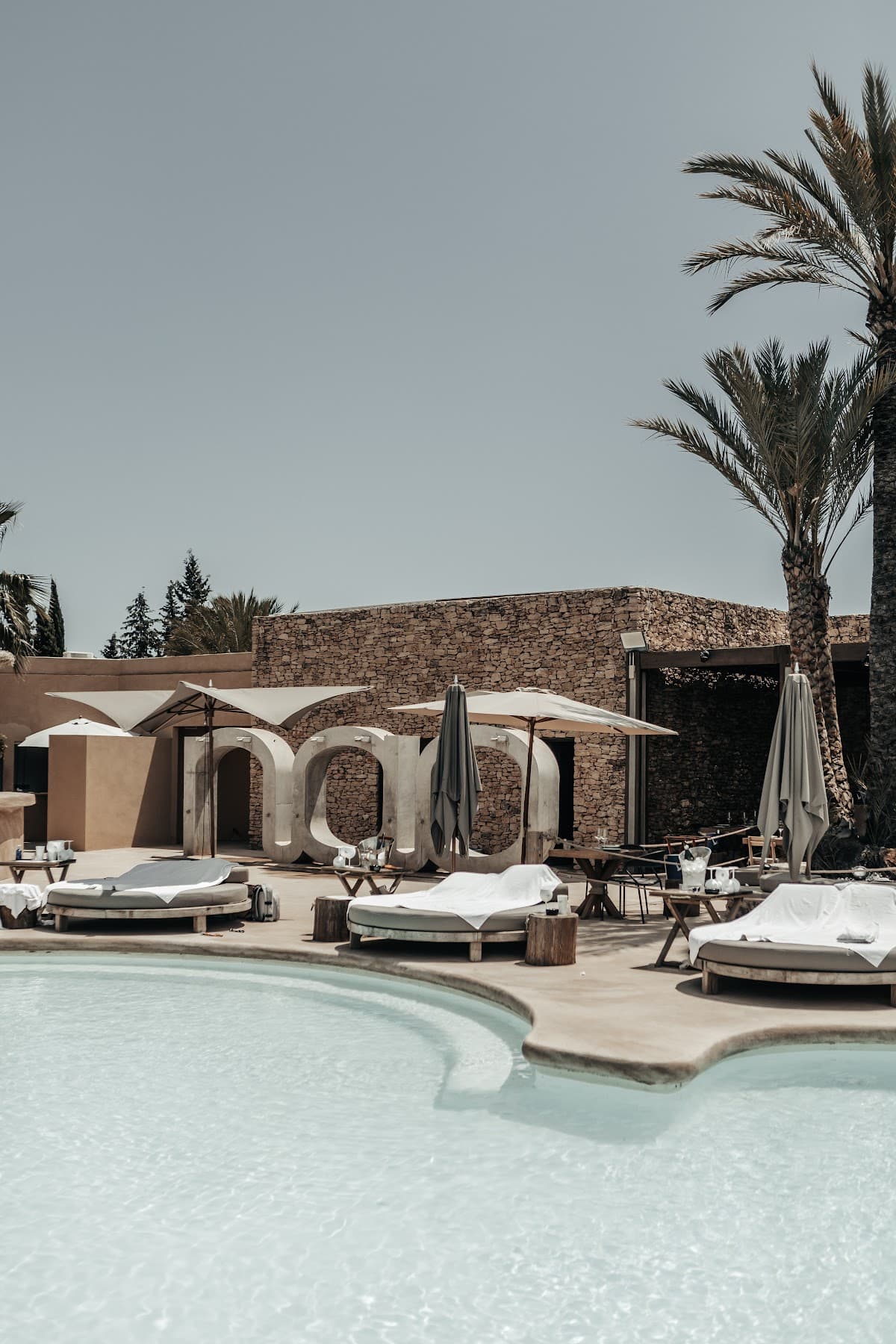 NAO Pool Club Marbella: day beds, vibe and how to reserve